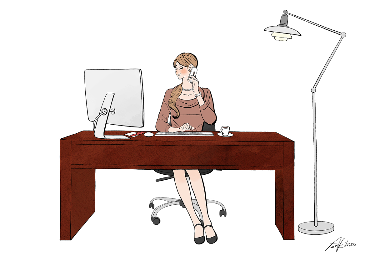 オフィスのデスクに座り、パソコンで仕事をする女性のイラスト
